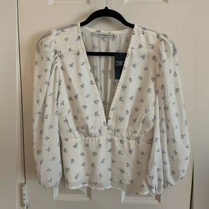 NWT Abercrombie and Fitch White Fitted Blouse
